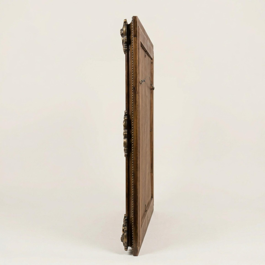 OPUS-أنتيكات - لقطة جانبية