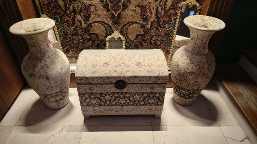 [BLO-CRP-83] صندوق تخزين مغطى بسجاد مورد